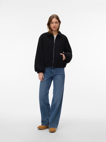 VERO MODA Átmeneti dzseki 'VMMaddie' - fekete