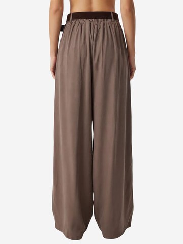 Happiness İstanbul Trousers 'Hose' in Brown