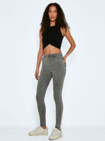 Noisy may Skinny Jeans 'Callie' in Grau