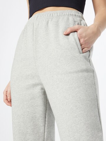 GAP Tapered Housut värissä harmaa