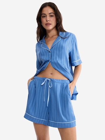TRIUMPH Schlafshort ' Red Label Amourette Jacquard ' in Blau: Vorderseite