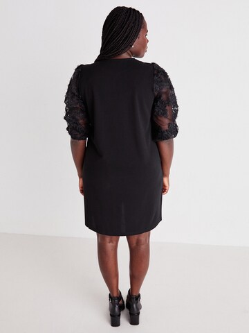 Vero Moda Curve Sukienka 'VMCEMMALY' w kolorze czarny