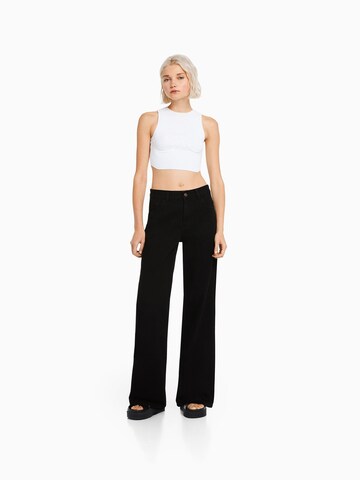 Bershka Wide Leg Jeans in Schwarz