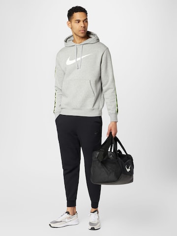 Nike Sportswear Tapered Hose in Schwarz