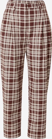 Regular Pantalon à pince Monki en marron : devant