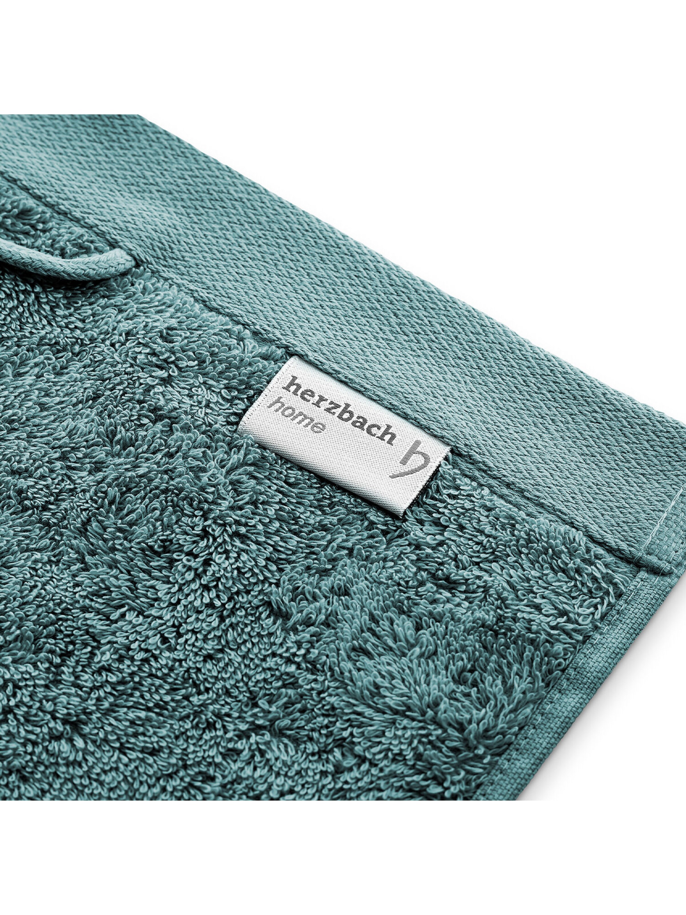 Herzbach home Set in Green