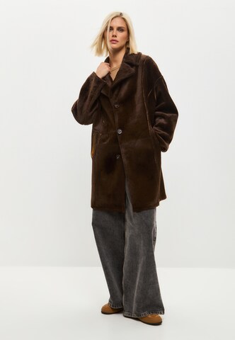 CESARE GASPARI Tussenmantel in Beige