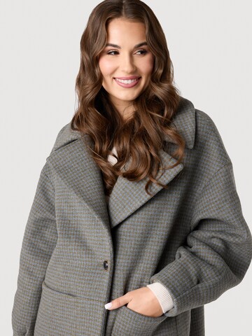 Cappotto di mezza stagione '9VS006' di Quiosque in grigio