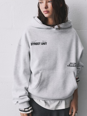 Pull&Bear Sweatshirt in Grau