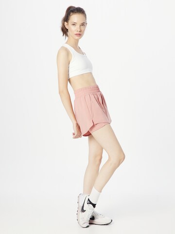 regular Pantaloni sportivi di NIKE in rosso