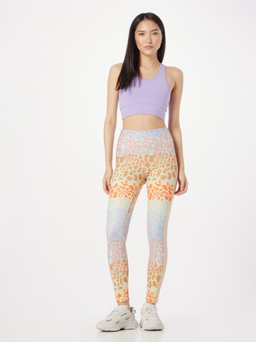 DELICATELOVE Skinny Spodnie sportowe 'NADI' w kolorze mieszane kolory