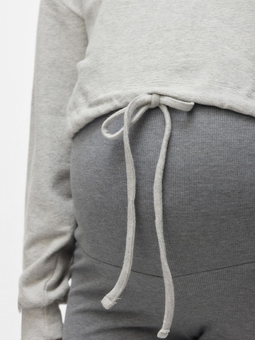 MAMALICIOUS Sweatshirt in Grijs