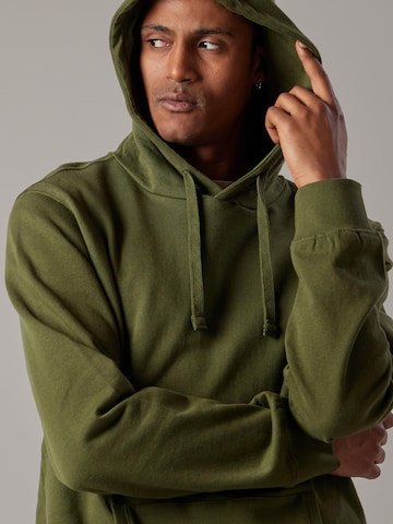 Felpa 'Felpa Felpata con Cappuccio' di OWN Off With Nature in verde