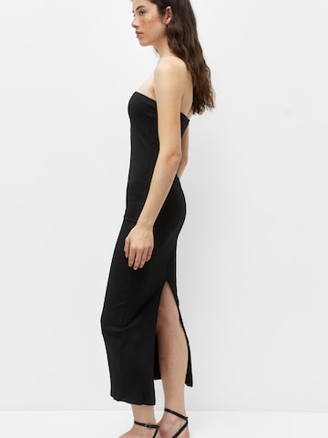 Rochie de la Pull&Bear pe negru