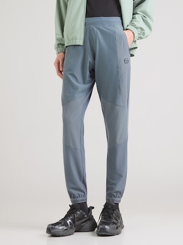 Sergio Tacchini Tapered Urheiluhousut 'Pelle' värissä harmaa: etupuoli