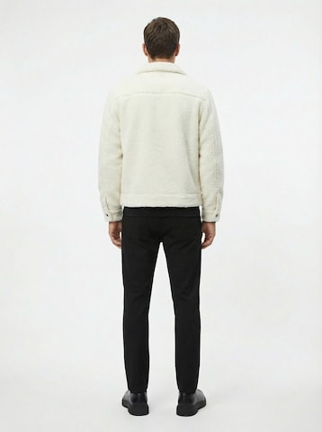 TRAPP Between-Season Jacket in White