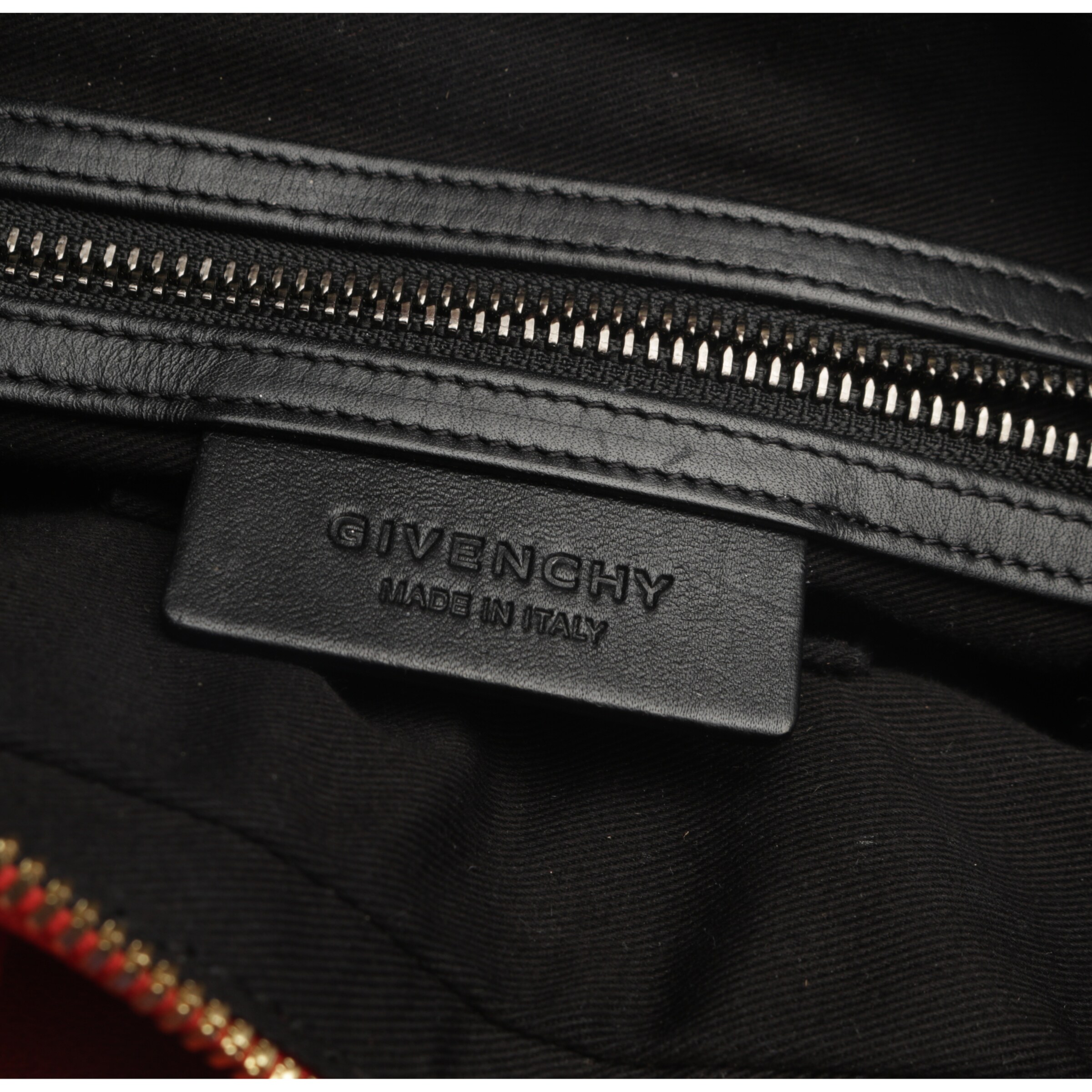 Givenchy Bag in One size in Red