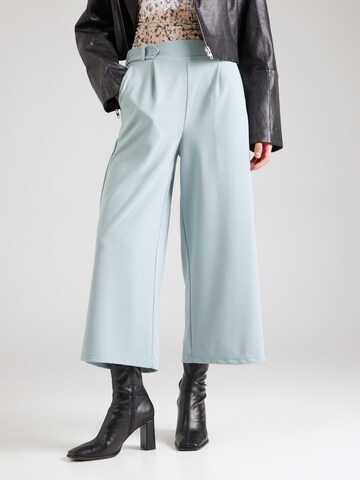 QS Wide leg Pleat-front trousers in Green: front