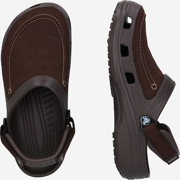 Crocs - Socas 'Yukon Vista' em castanho