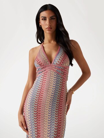 GUESS Kleid in Beige