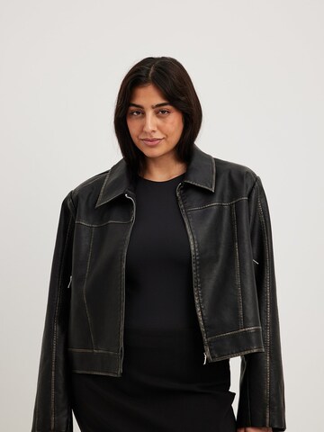 NA-KD Between-Season Jacket in Black: front