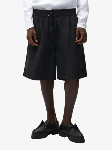 Loosefit Pantaloni di ARTE ANTWERP in nero: frontale