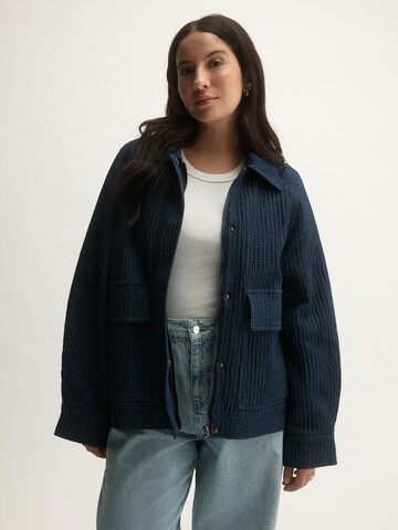 KAVAZI Tussenjas in Blauw: voorkant