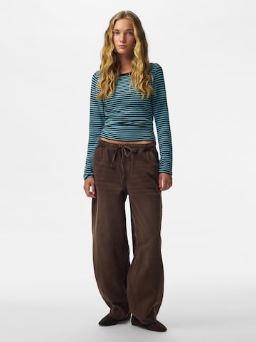 PIECES Barrel Jeans 'PCSILVIA' in Braun: Vorderseite