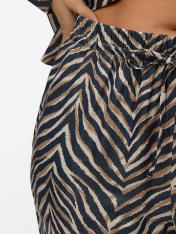 Vero Moda Curve Regular Trousers 'VMCVINA' in Black