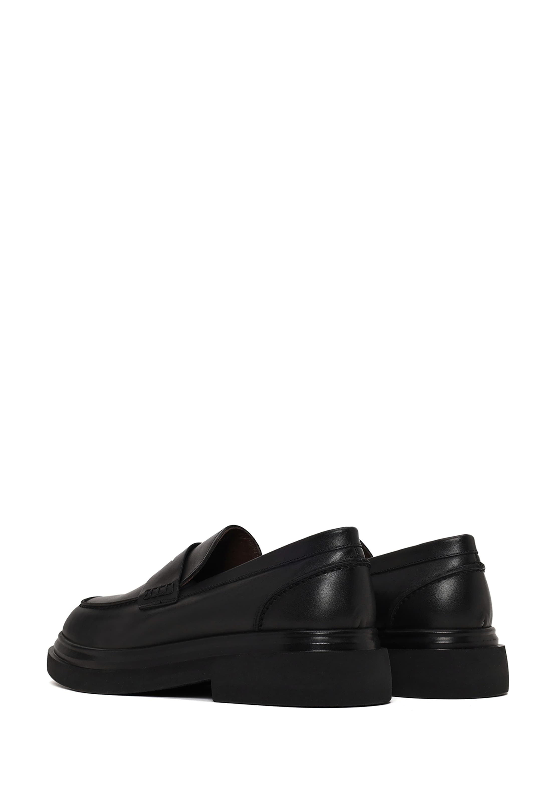 Derimod Classic Flats in Black