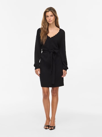 Rochie tricotat 'VINOA' de la VILA pe negru: față
