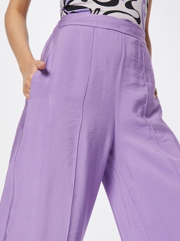 Wide Leg Pantalon Nasty Gal en violet