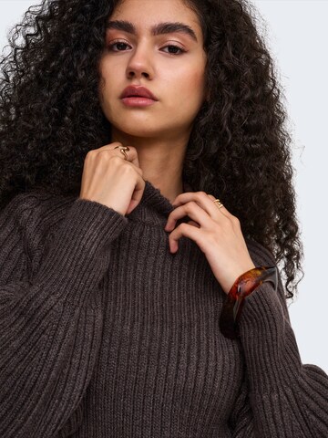 ONLY Sweater 'ONLKALIBU' in Brown