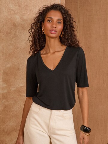 Maglietta di love & roses in beige: frontale