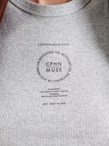 Copenhagen Muse Overdel i grå
