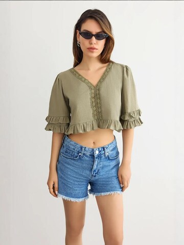 Hiccup Blouse in Green: front
