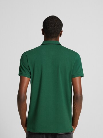 Tricou de la Bershka pe verde