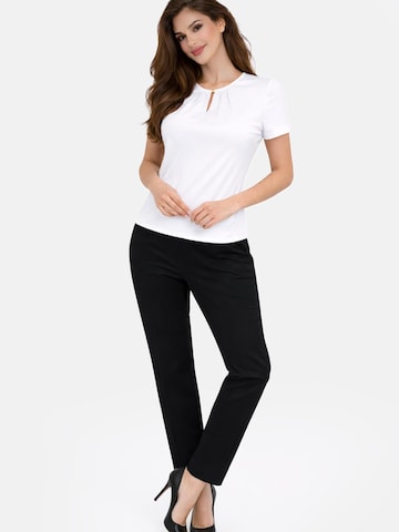 REGINA FASHION Blouse 'Short Sleeve Blouse with Pleated Neckline' in Wit