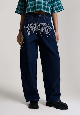 Ed Hardy Loosefit Jeans 'Gothic Skull' in Blau: Vorderseite