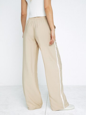 ABOUT YOU x Toni Garrn Wide Leg Hose in Beige