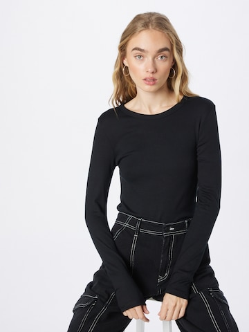 GAP - Camiseta en negro: frente