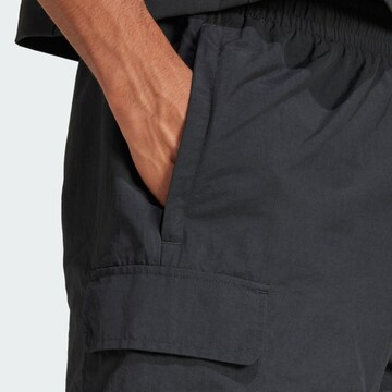ADIDAS ORIGINALSLoosefit Cargo hlače 'Trefoil Essentials' - crna boja
