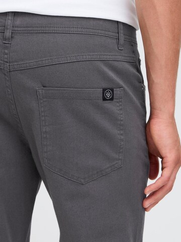 !Solid - regular Pantalón chino ' SDCHAI ' en gris