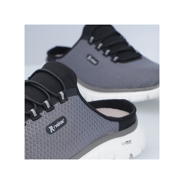 Rieker Clogs in Grau
