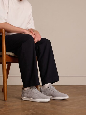MANFIELD Sneakers laag in Grijs