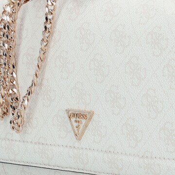 GUESS Umhängetasche 'Noelle II' in Beige