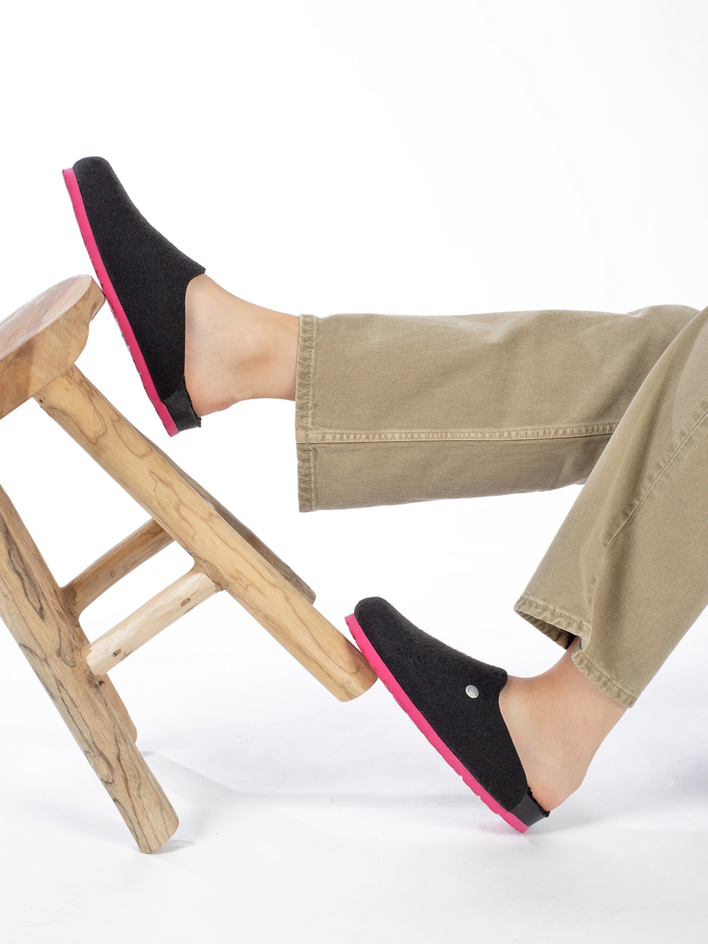 Clogs 'Malaki' di Bayton in nero: frontale