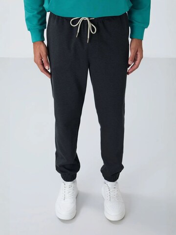 Tapered Pantaloni di Tommy Life in nero: frontale