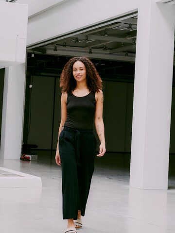 Oxmo - Perna larga Calças em preto