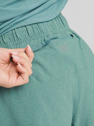 PUMA Regular Спортен панталон в зелено